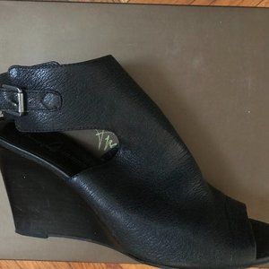 Franco Sarto black wedge leather sandals size 10/41